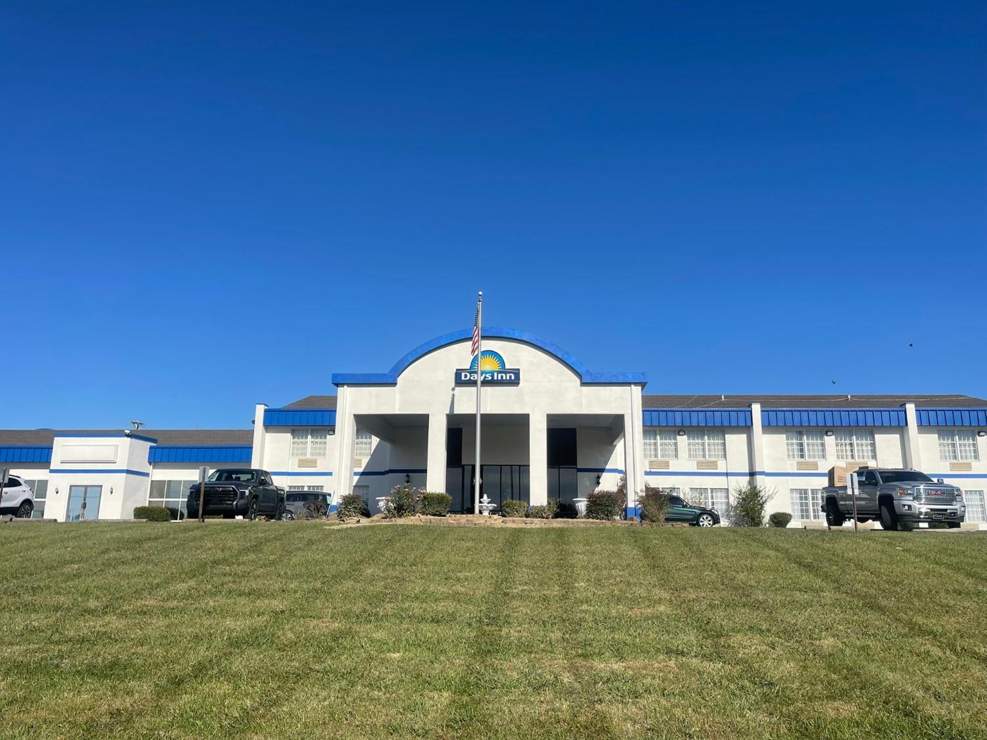 Days Inn By Wyndham Madisonville Exterior photo