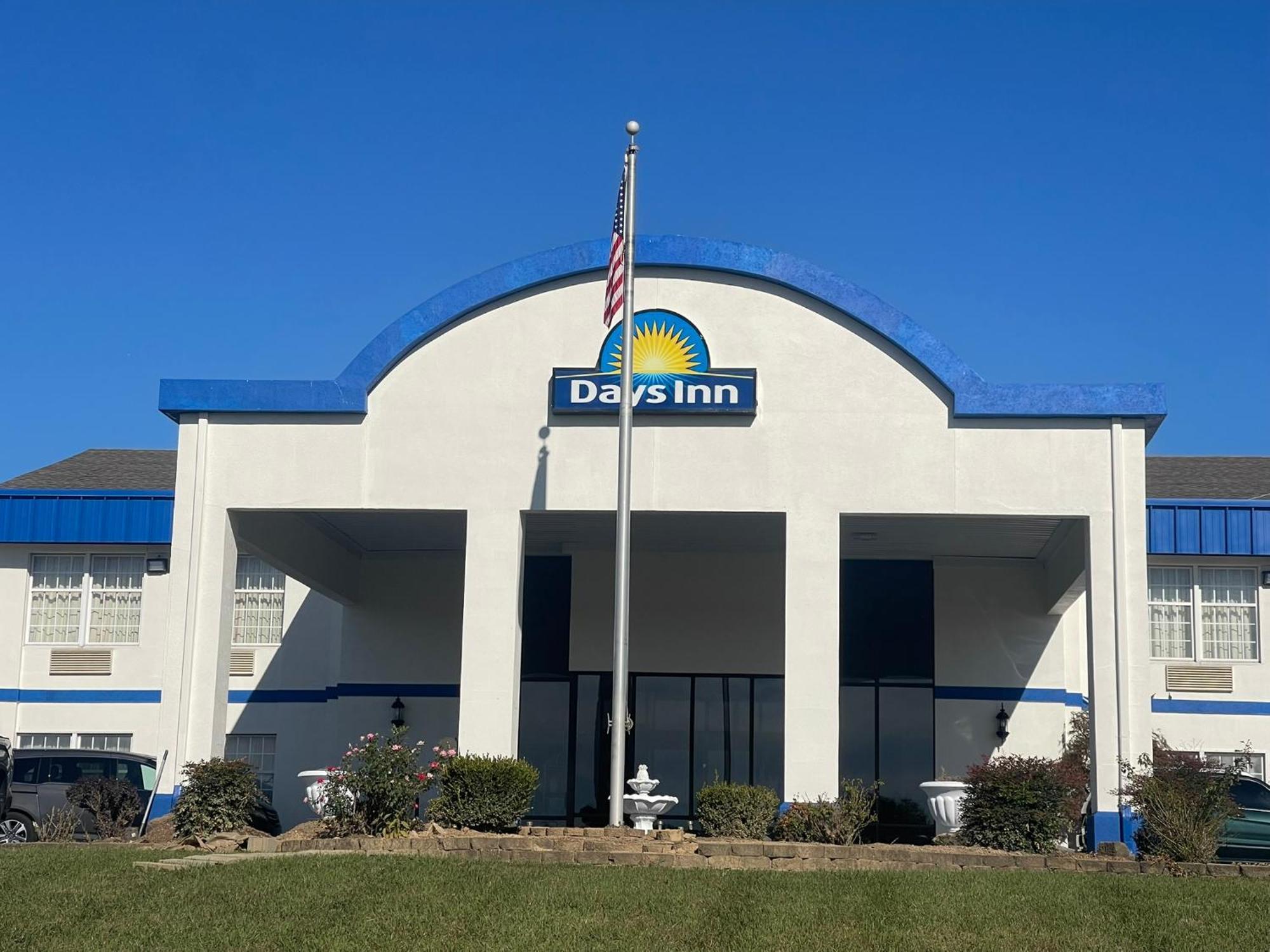 Days Inn By Wyndham Madisonville Exterior photo