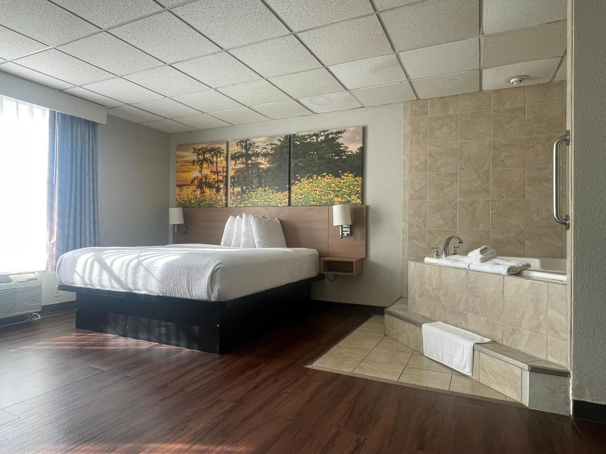 Days Inn By Wyndham Madisonville Exterior photo